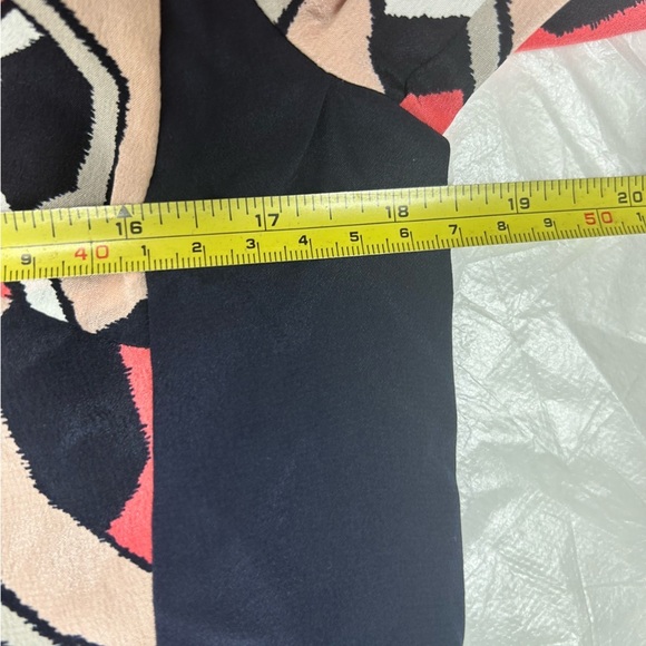 Trina Turk 100% Silk Short Shift Dress Pink Navy Blue Women’s size 4 - Picture 6 of 9